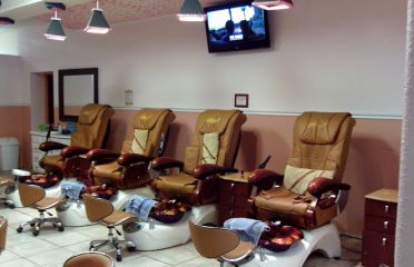 Pink & White Nails Salon In Clearwater