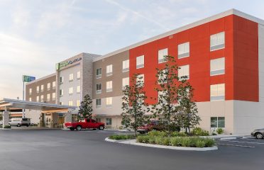 Holiday Inn Express & Suites Tampa East – Ybor City, an IHG Hotel