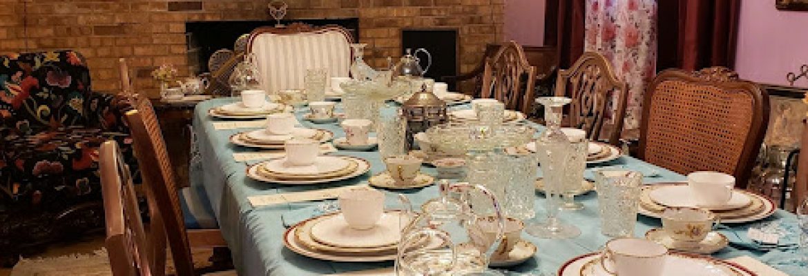 22 Moons Antiques & Tea Room